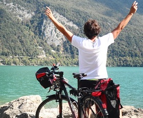 A loop tour in the Alps riviera: cycling between the Rhone, the canal and the lakes